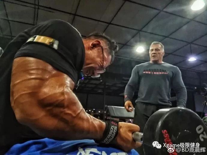 健身|他是国内健美爱好者心中的神,每天吃400克蛋白质,健身10小时!