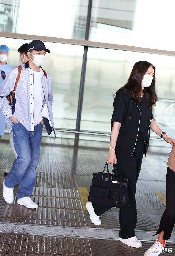 袁咏仪|张智霖夫妻在海南偶遇张艺兴,袁咏仪全素颜美得太真实