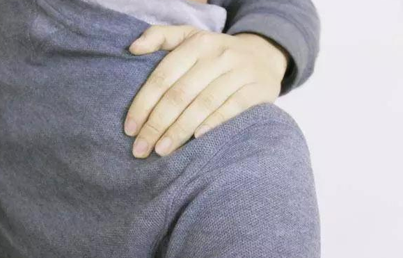 肝脏|体内有癌，肩先知！肩膀若出现这1种异常，或是癌细胞正在“苏醒”