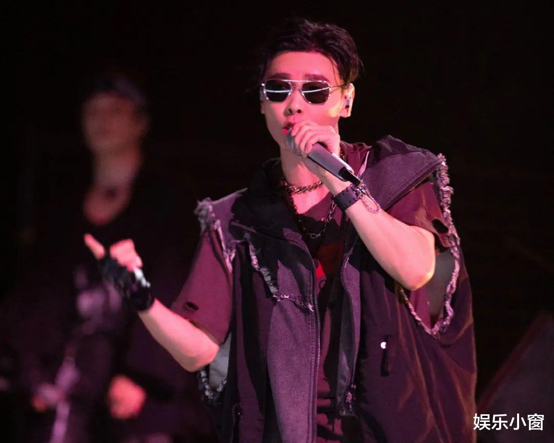 披荆斩棘的哥哥|《披荆斩棘的哥哥》赛程过半，发现他才是这季比赛最大的黑马！