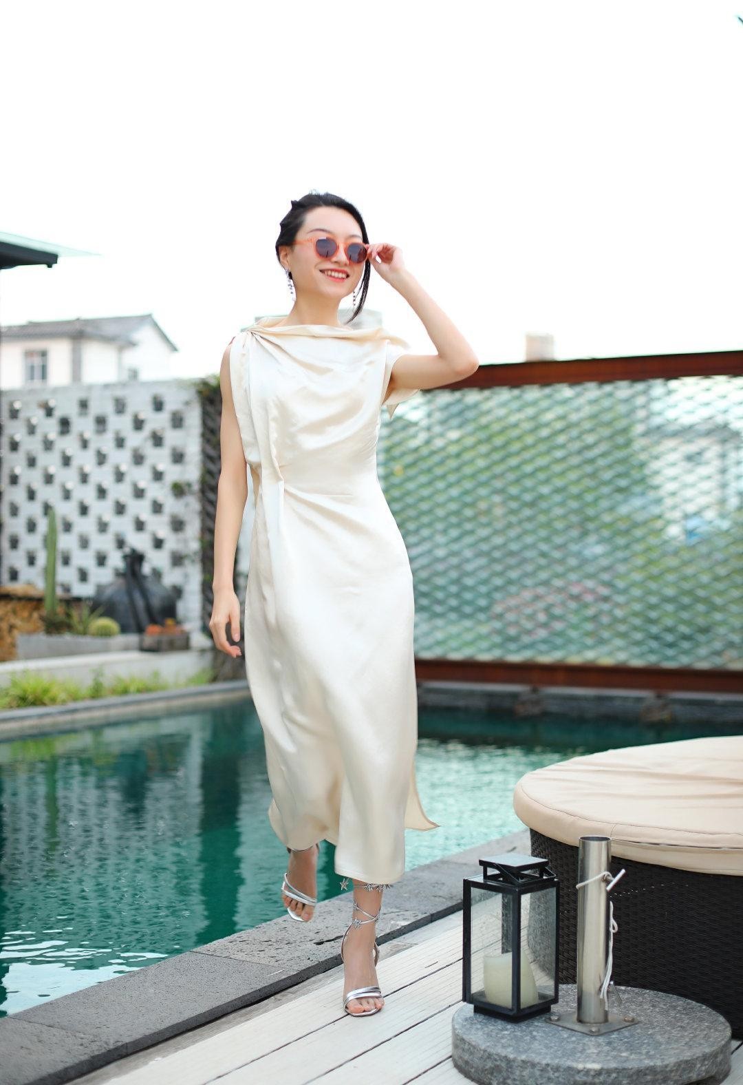 周迅|周迅新剧穿搭真是熟女标配！风格大气简约还好学，轻松营造优雅感