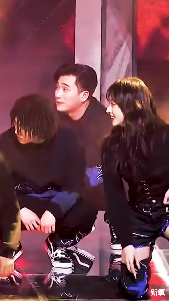 整形|一个抬眸就涨粉200万，她的恶女颜早已预定年度新晋整形模板了？