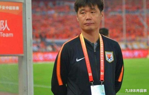 李霄鵬|李霄鵬上任國(guó)足主帥點(diǎn)燃第一把火，韋世豪或成開(kāi)刀對(duì)象，殺雞儆猴