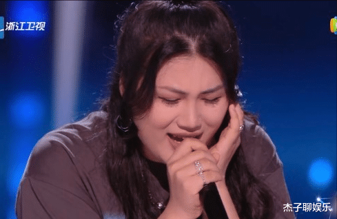 柳云龙|柳云龙19岁女儿参加好声音，6位导师为其转身！原创歌曲大有深意