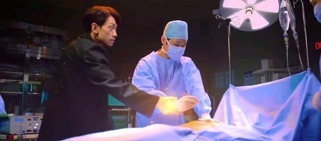 郑智薰|魂穿菜鸟医生，给自己动手术：郑智薰的新剧《灵异医生》好看