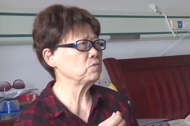 蓦然一牟 母亲偏心，联合二女儿骗走小女儿的房产，如今被小女儿赶去养老院