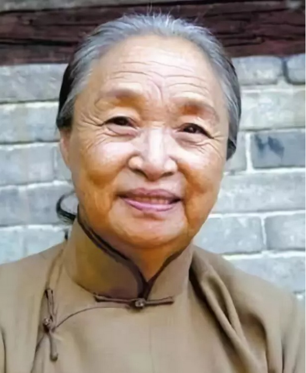 娱乐圈|国家一级演员，因病去世千人送行，23岁孙子更是成了国人骄傲