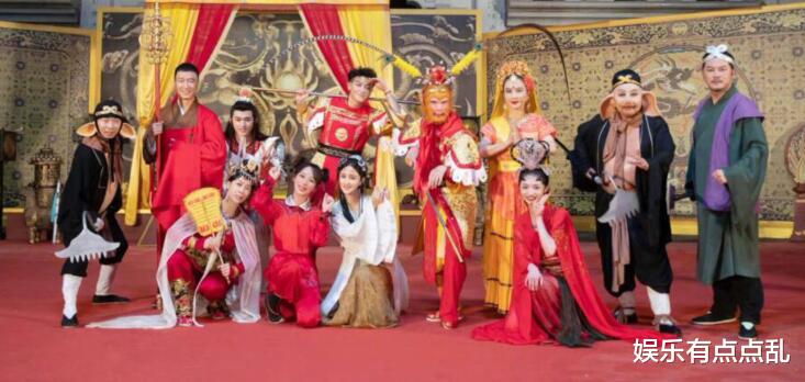 杨紫|李现调侃杨紫: 《萌探》为何不邀请我们剧组? 杨紫的回复让人笑翻