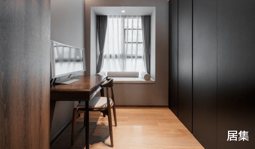 满屋涂鸦墙充满创意，闪闪发亮的鞋架，满足了“收纳狂”的小心愿