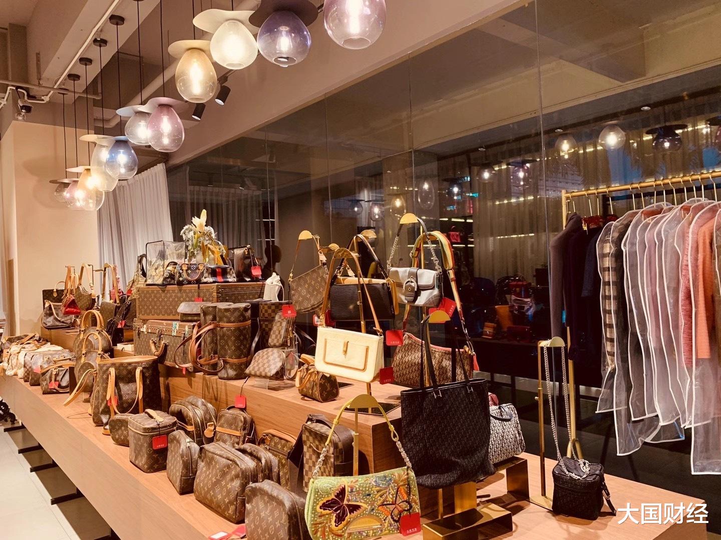 代购|奢侈品市场的套路，让国内消费者被“割韭菜”