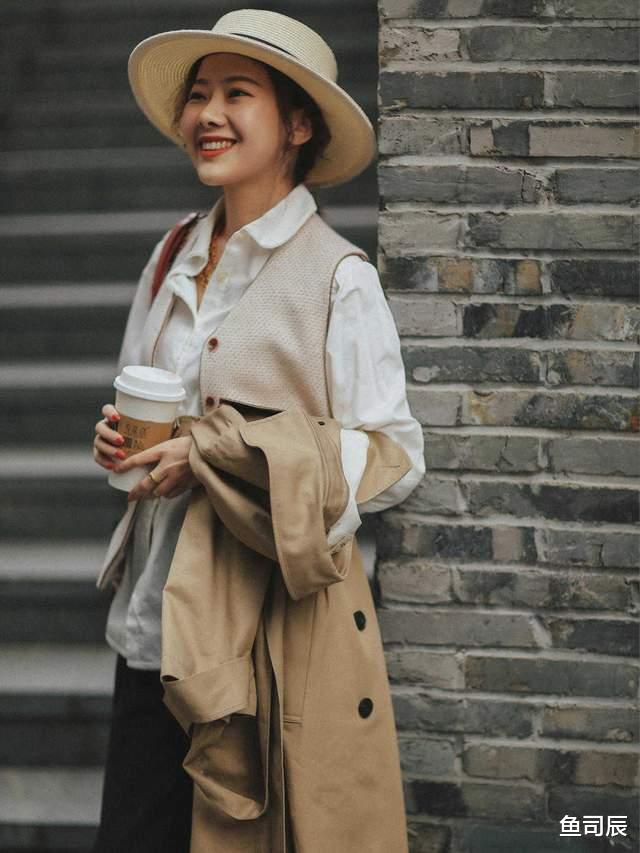 鱼司辰|秋季的马甲穿搭指南，搭牛仔裤和半身裙减龄又时髦，让人高看一眼