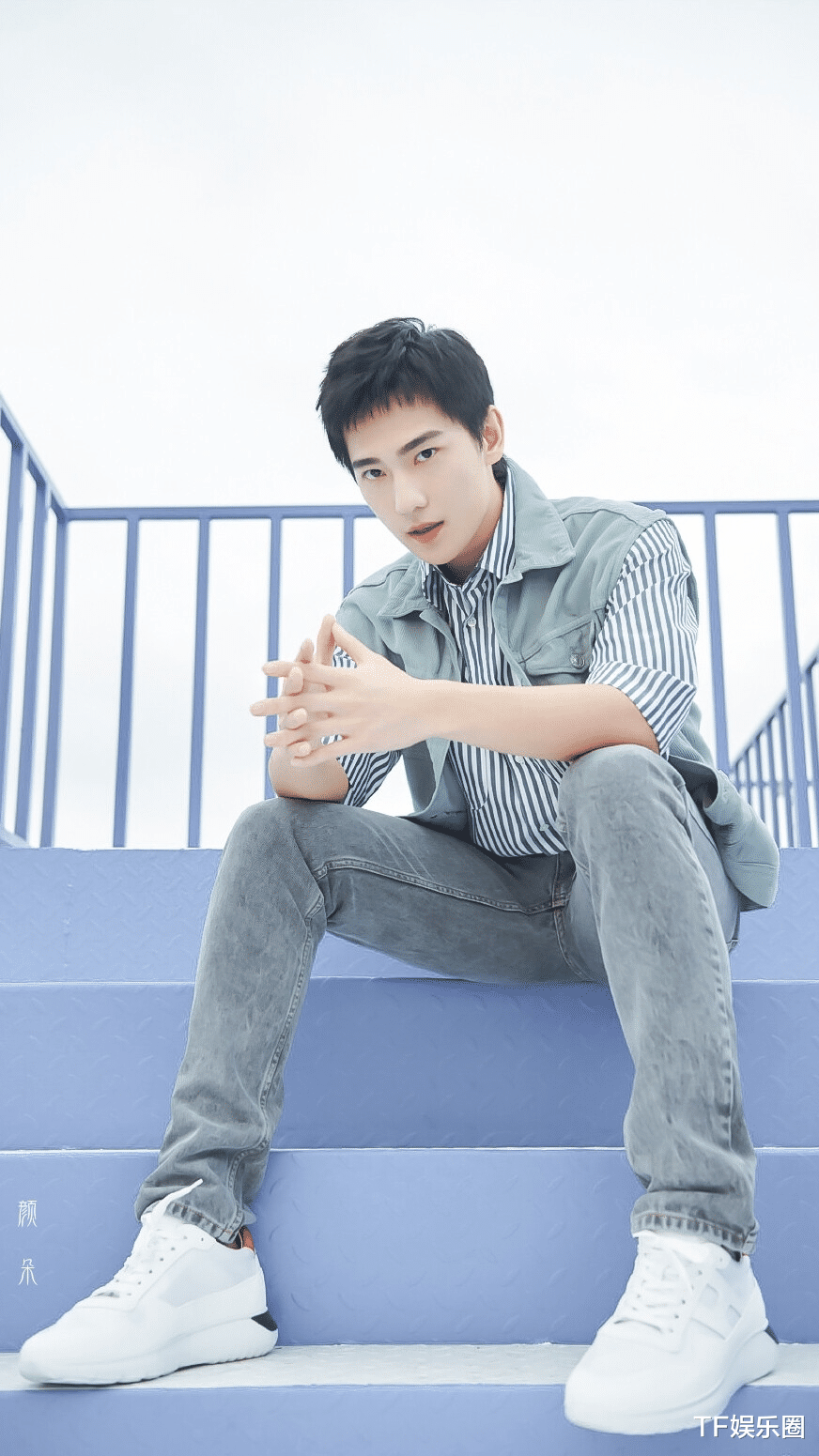 杨洋|粉丝嫌弃杨洋造型师画的眉毛丑，杨洋怒怼“碍你眼了”，吃了枪药