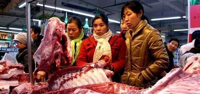 猪肉 权威媒体：猪肉价格跌破15元！可市场还卖20元，是谁在赚我们的钱