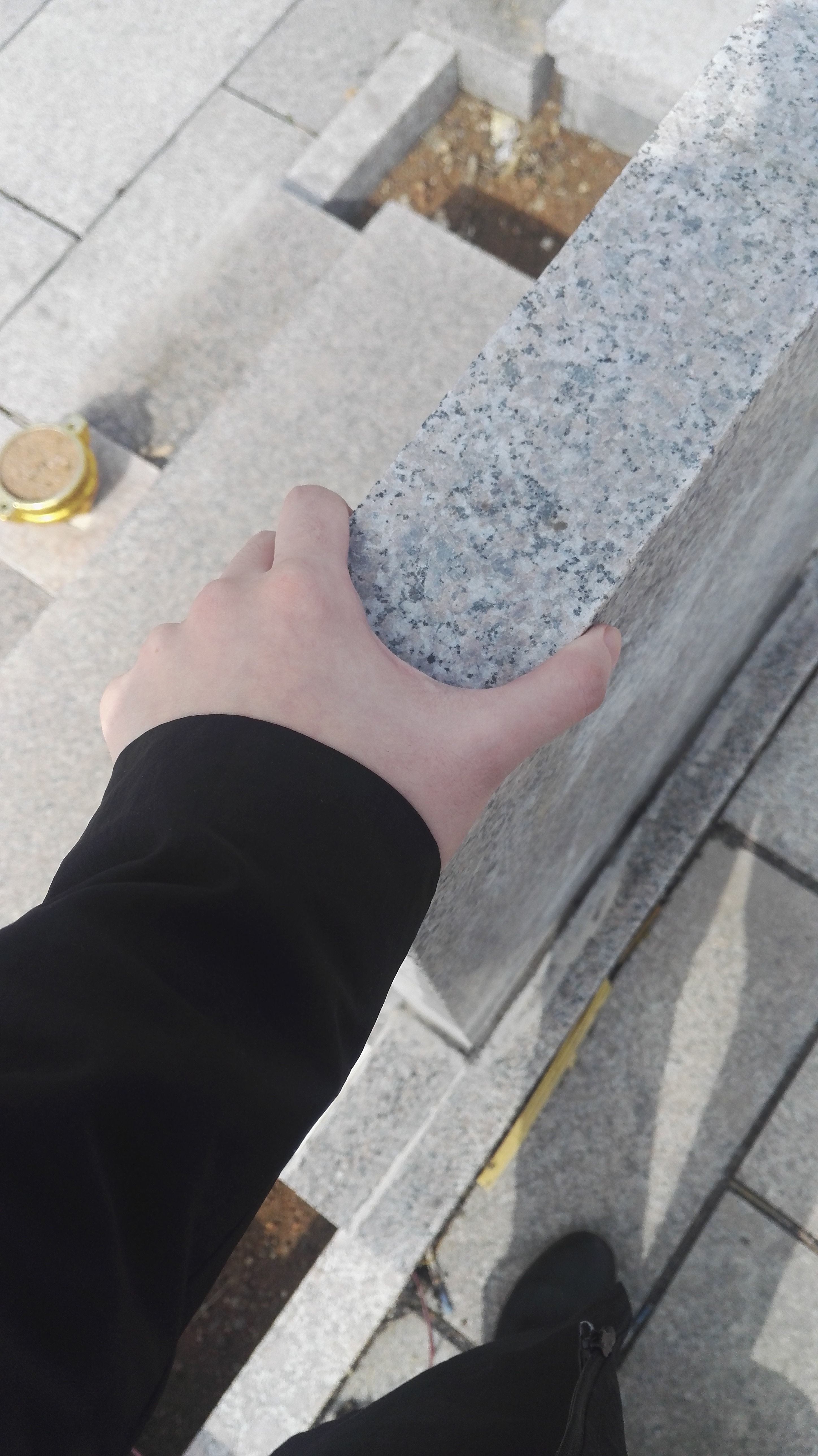  呆在奶奶墓园里伤感