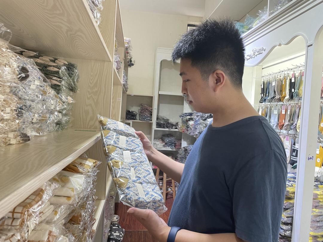 纺织服装时尚内参|淘宝最毒舌袜子卖家:“会起球,破洞,不爽别买”,结果年销千万