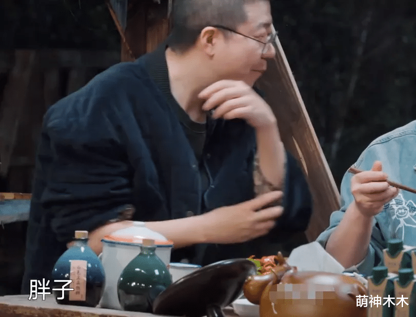 黄磊|《向往5》连饭都不好吃了？7个人吃一锅虾还有剩，黄磊脸色难看