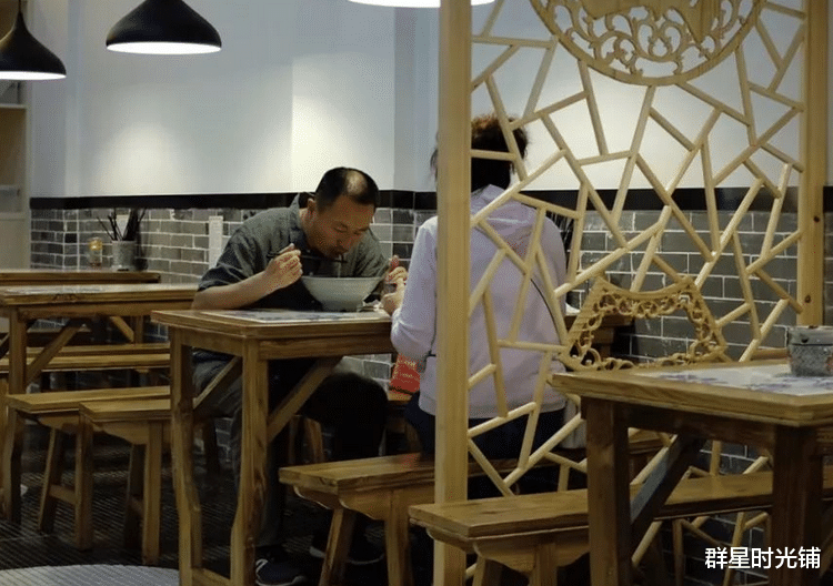 杨思敏|日本女人杨思敏：凭《金瓶梅》走红，退圈后和旅游经理卖拉面谋生