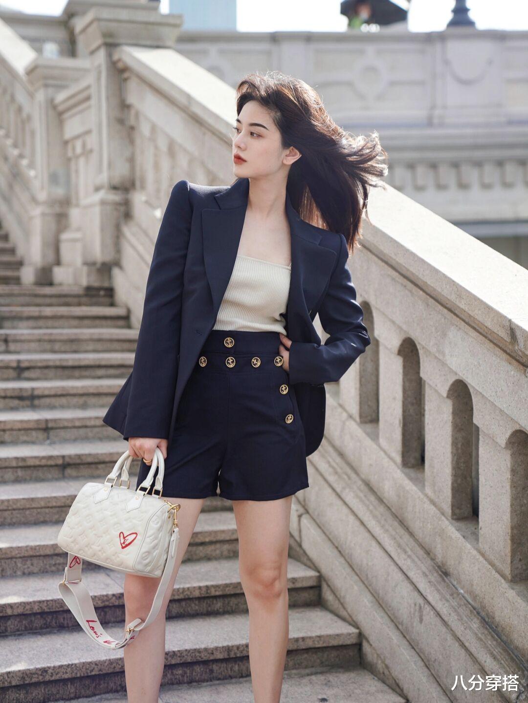 穿衣搭配|职场穿搭如何兼顾干练和温柔感？看看这五个小技巧，高级又时髦