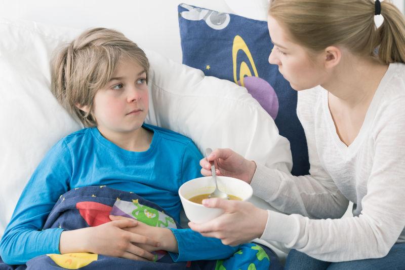 哑铃妈妈|心理学研究发现:经常咬指甲的孩子将来大多是这种性格,令人惋惜