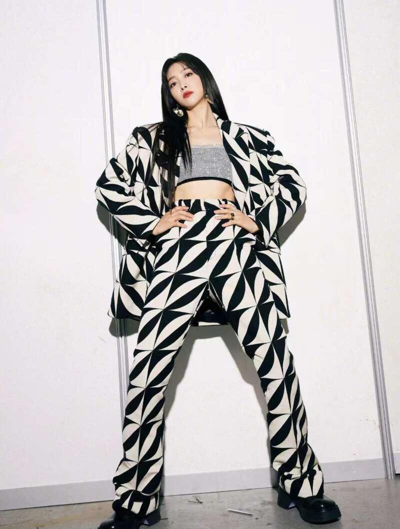 关晓彤|礼服全数翻车？杨幂、Angelababy、关晓彤，谁的礼服穿搭完胜