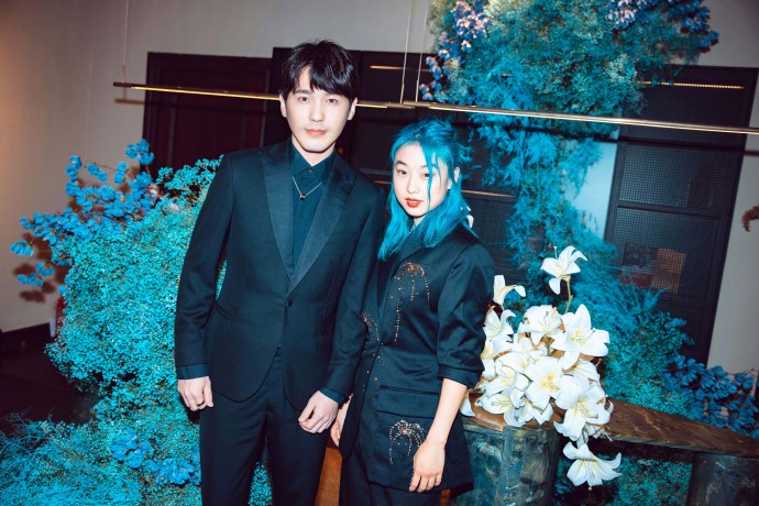 龚俊|VOGUE大合影：汤唯和周冬雨共享C位，杨幂和张艺兴站在一起很抢镜