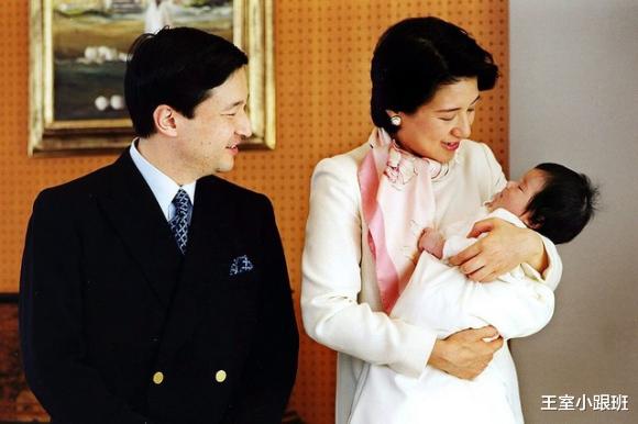 |20年前爱子出生，雅子激动落泪，婚后9年才有孩子历程心酸啊