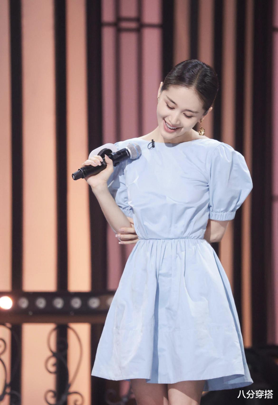 八分穿搭|159cm王子文太懂显高穿搭,白色连衣裙配宽腰带,高级显瘦有气场