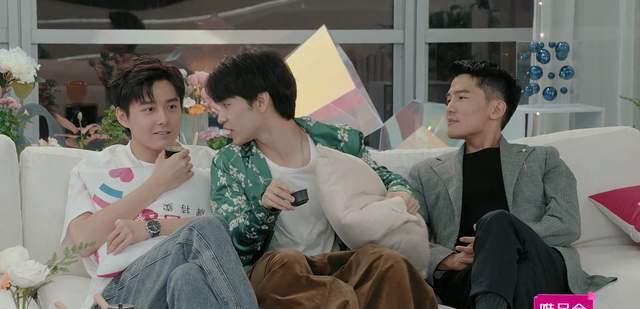 时尚百搭说|心动的信号“方程式cp”上头!本以为陈思铭很奶,哪曾想是条狼?