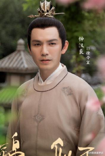 钟汉良|钟汉良都还在拍古装偶像剧，她怎么就在《司藤》里面演大妈了？