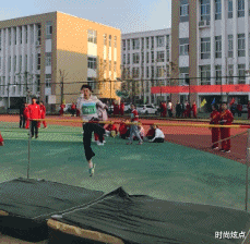 时尚炫点|神回复：我男朋友最近几天突然开始早睡早起，为什么？