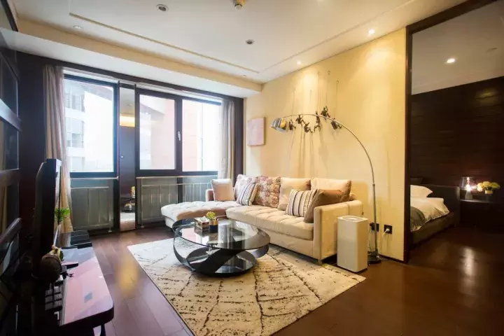 装修时墙面贴壁纸还是刷胶漆好?听完老师傅的话终于不纠结了