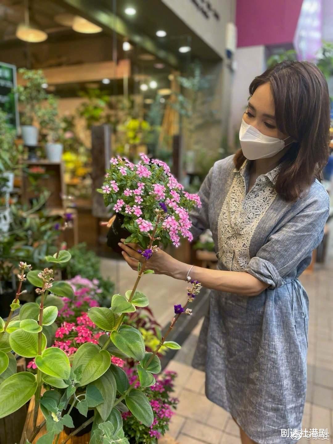 黎姿|相识三十载！黎姿与张柏芝罕见同框，称对方未出道时便一见如故