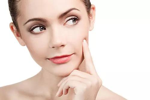 卸妆|为啥不建议经常用化妆棉擦脸？有这3个原因，现在知道还不算晚