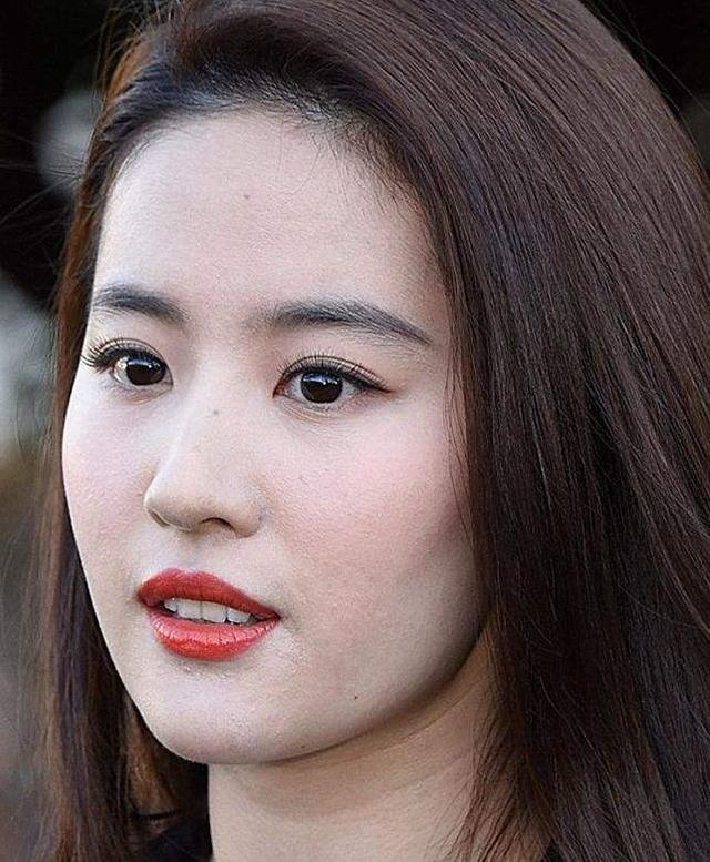 舞曲|有种“尴尬”叫女星生图，卡粉、起皮问题不断，网友“太尴尬了”