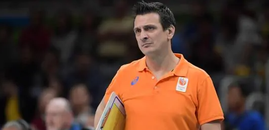 胡小小乖|古德蒂情商高！土耳其女排横扫中国女排之后，老褶子致敬恩师郎平