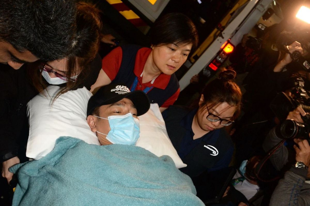 白举纲|刘德华大秀厨艺，手臂惊现大片血迹，粉丝纷纷留言表示关心