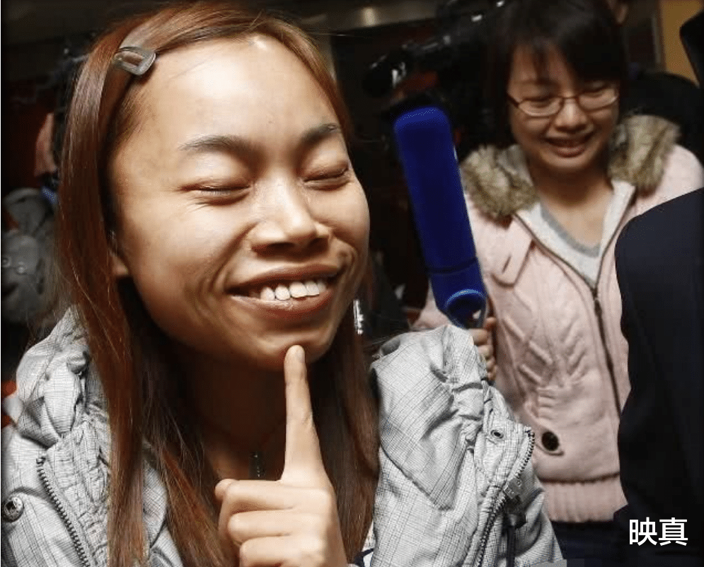 凤姐|在美国11年，曾放言“宁愿死也要留在美国”的凤姐，如今认清现实