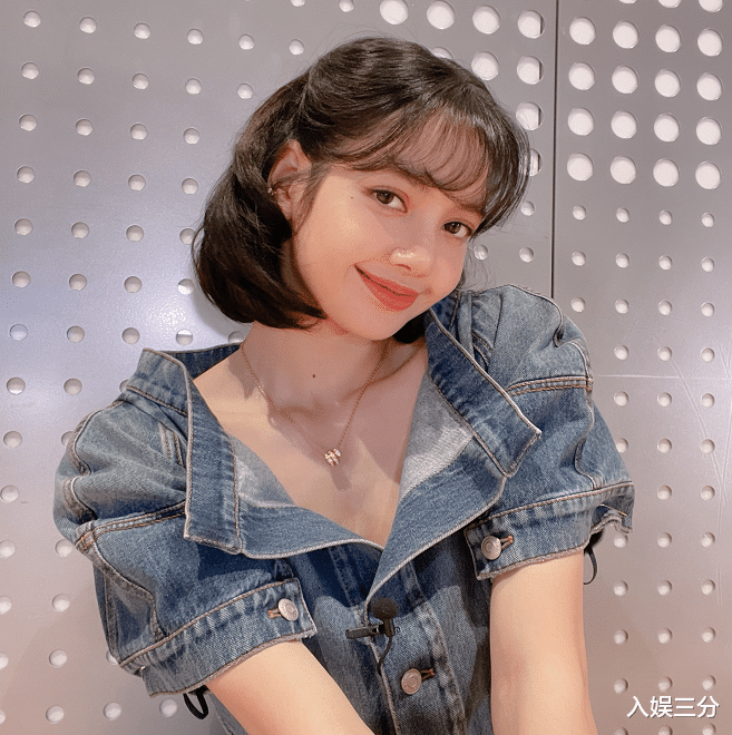 lisa|Lisa晒新发型自拍,像是白雪公主本人,颜值终于回到巅峰了!