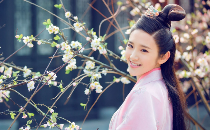 唐艺昕|10年前演《甄嬛传》,10年后露面《小敏家》,仍是熟悉的酒窝女神