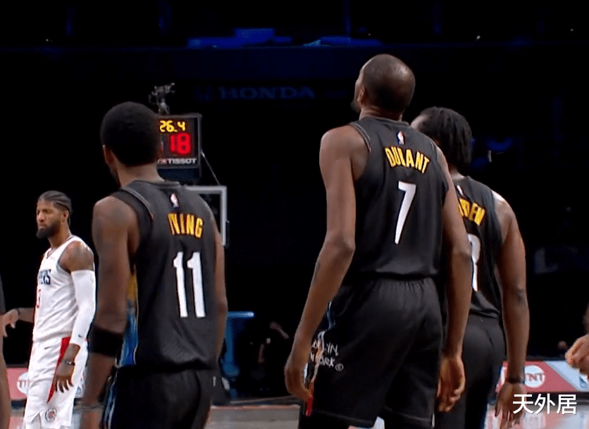 快船队|命中率85%！三双！39分！面对无解三巨头，快船1人可以昂首离开