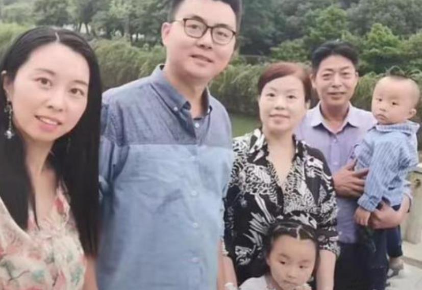 直播带货|田静直播带货被封，晒出古风视频心情大好，轻抚古筝画风超级美