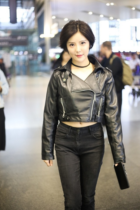 Lady变美日记 赵奕欢懂得秀身材,穿紧身丝绒裙显妙曼身姿,堪比“人间尤物”