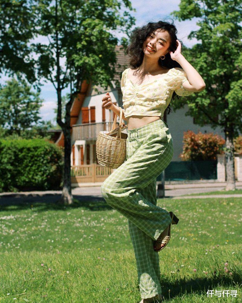 仟与仟寻|肯达尔詹娜牛油果绿度假装太美了,大妈水果风穿搭如何穿得时尚?