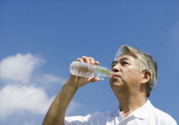 上官天竹 “轮流养老”这种养老方式，看着很实用，但是老人们为何不愿呢？