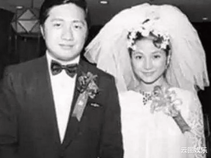 郑佩佩|郑佩佩前夫近照，祖孙三代同框很温馨，曾为生儿子让妻子怀孕8次