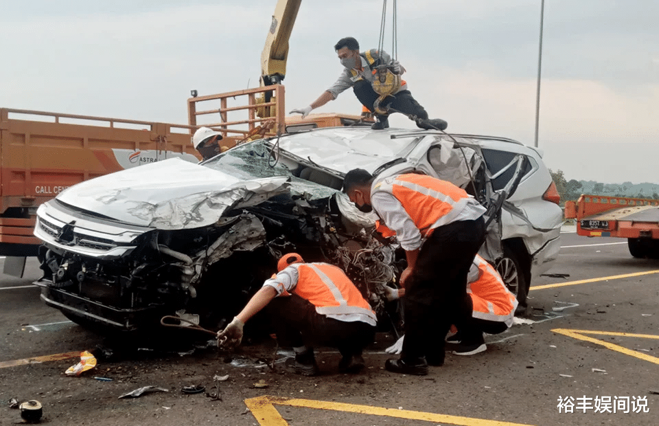 司机超速玩手机，导致28岁印尼红星夫妻枉死，一岁儿子侥幸生存