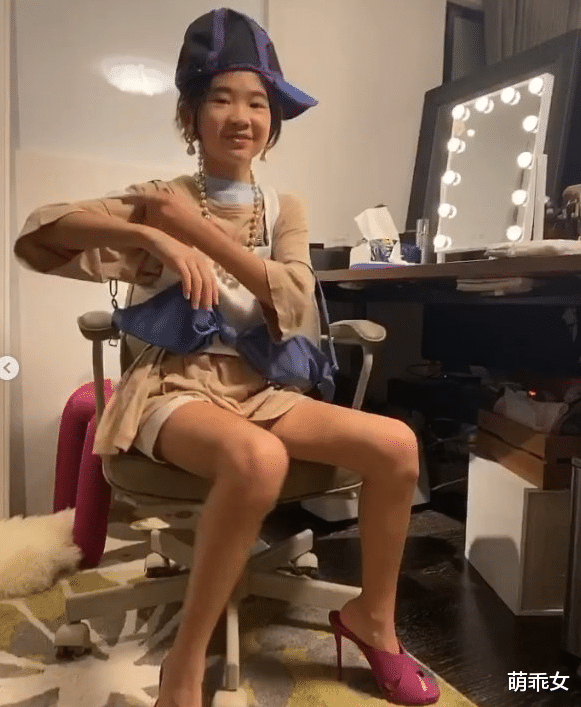 曹格|曹格女儿大长腿逆天了！镜头前各种造型凹不停，可爱得不得了