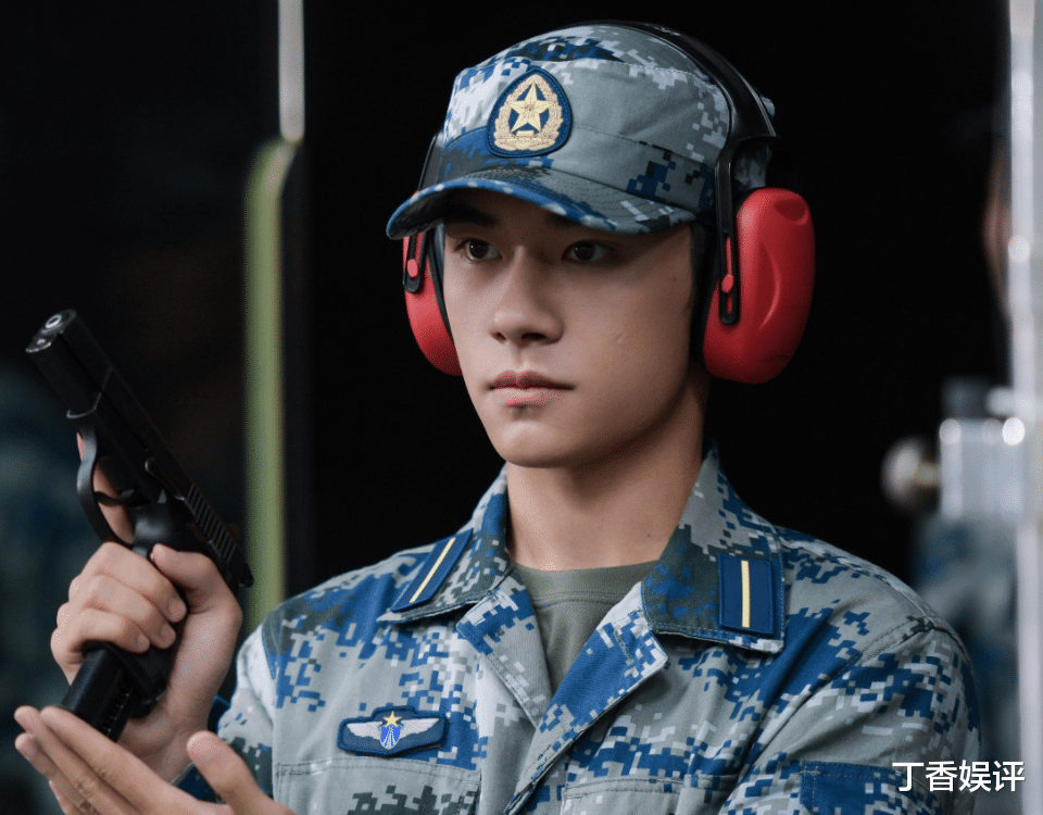 王一博|倪萍评价王一博是“参天大树”，当代男明星爱豆也该支棱起来了！