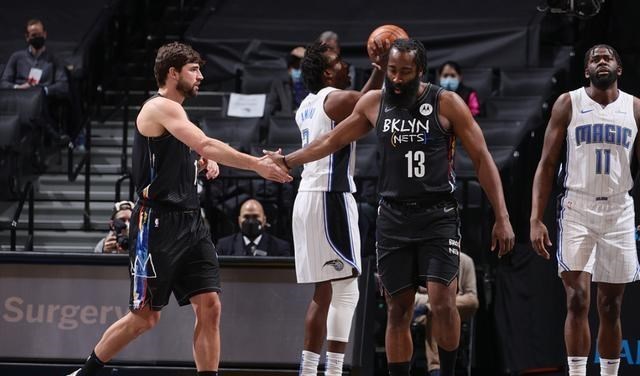 楊鳴|聯盟第3！一場比賽沒歇，別夸杜蘭特哈登了，他才是籃網無名英雄