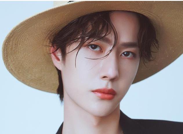 王一博|王一博疑似整容失败？鼻梁乌青发黑，被质疑刚取了假体？